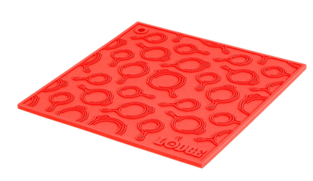 LODGE SQUARE SILICONE TRIVET SKILLET PATTERN 7" RED